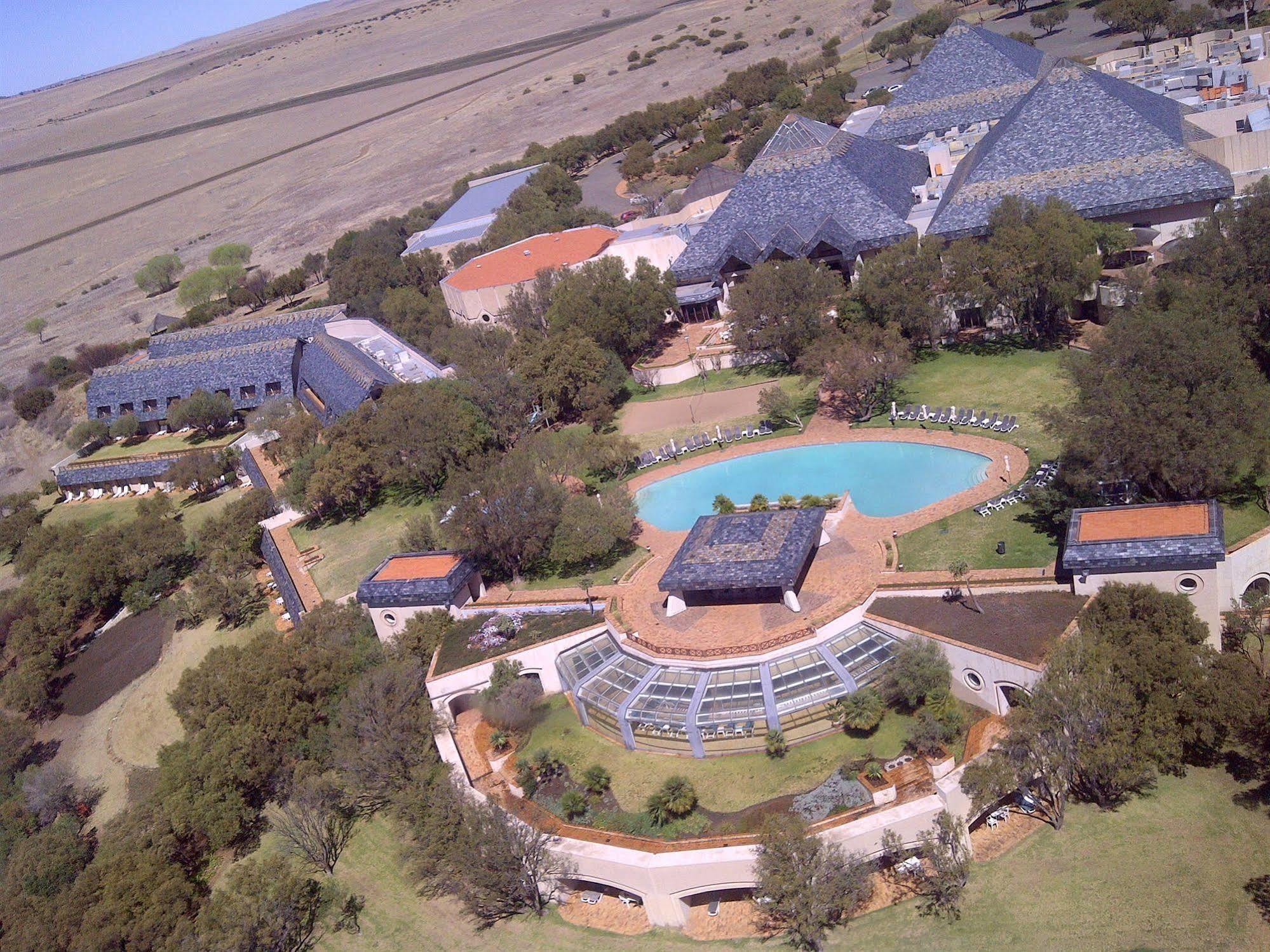 Black Mountain Leisure And Conference Hotel Groothoek Eksteriør bilde